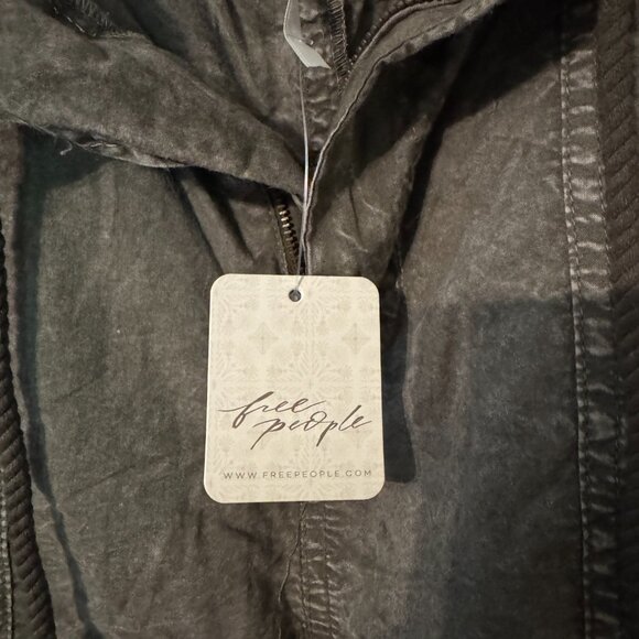 Free People Women's Light Weight Cargo Shorts - Picture 3 of 4